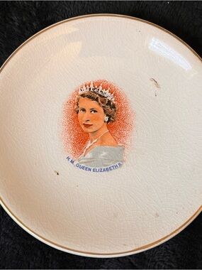 ❌SOLD 
Commemorative Queen Elizabeth II Decorative Orange Accent